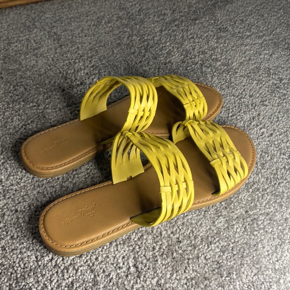 Universal thread size 9 sandals